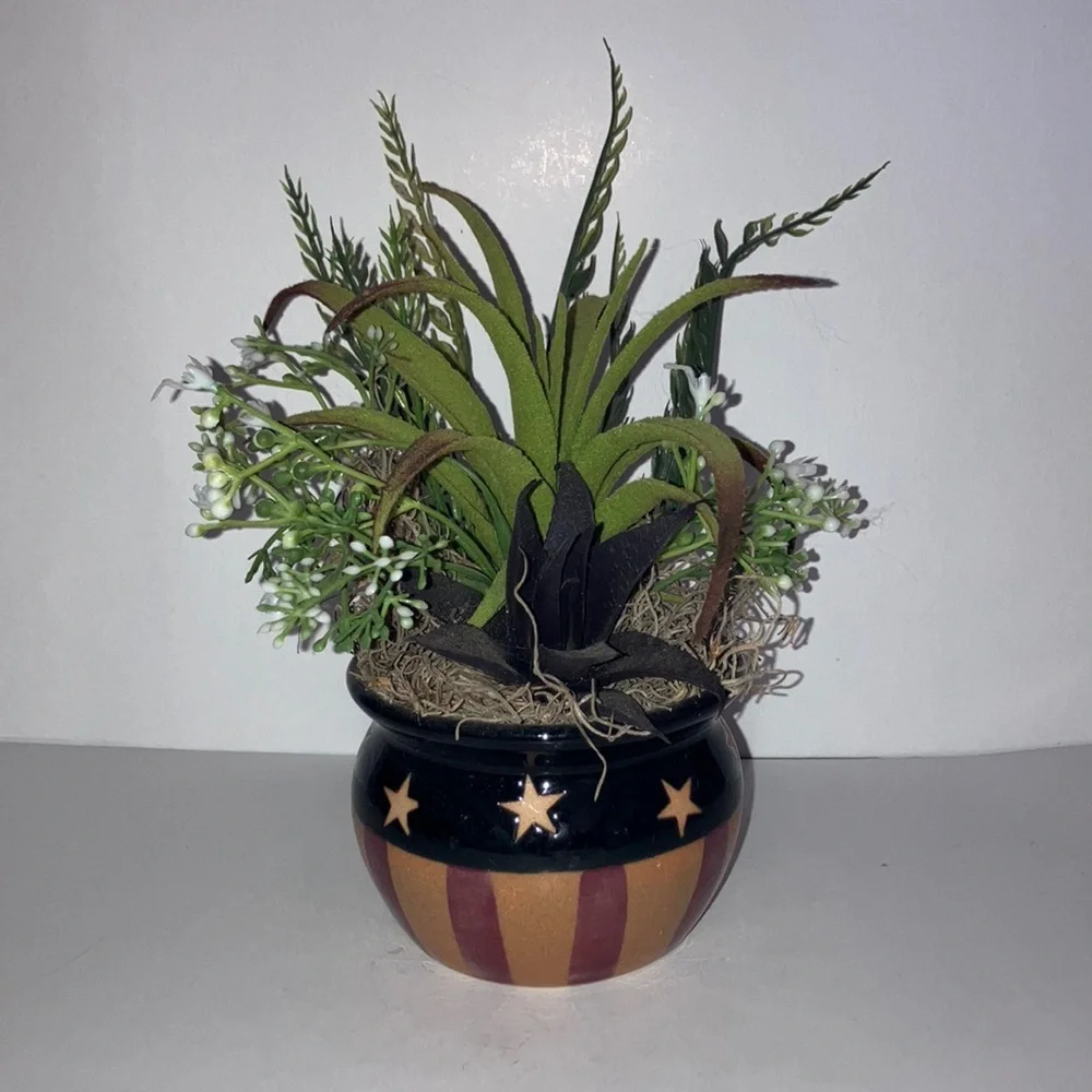 American Flag Theme‎ Planter with Faux Greenery